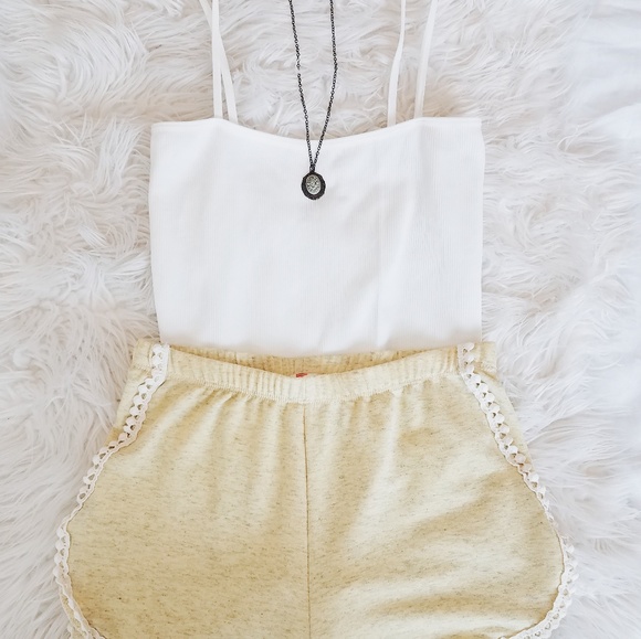 Urban Outfitters Flower Pendant Necklace - Picture 2 of 5